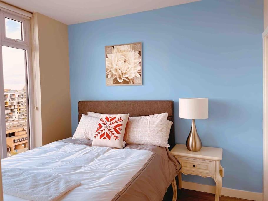 Modern 2 Bedroom Ocean Views Victoria Downtown Free Parking エクステリア 写真