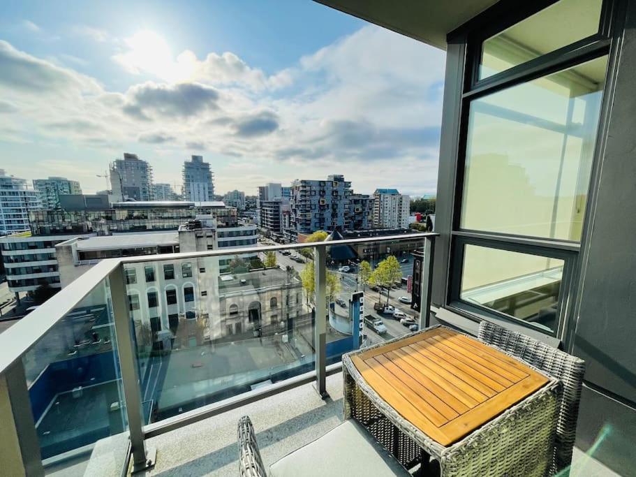 Modern 2 Bedroom Ocean Views Victoria Downtown Free Parking エクステリア 写真