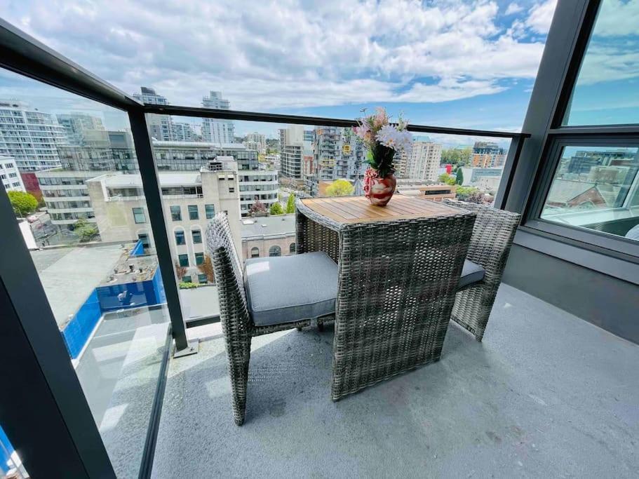 Modern 2 Bedroom Ocean Views Victoria Downtown Free Parking エクステリア 写真
